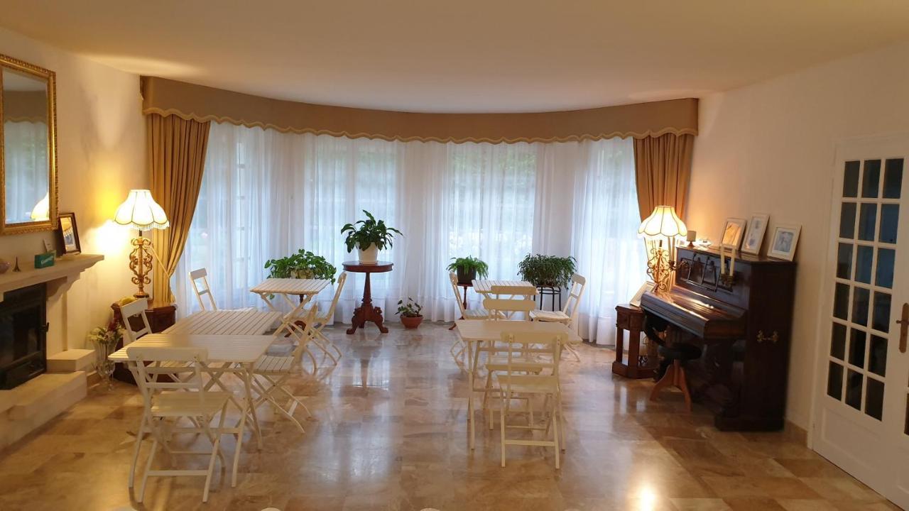 Crown Roads Bed & Breakfast เลอฟาเวท ภายนอก รูปภาพ